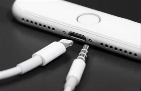 A­p­p­l­e­,­ ­Y­a­k­l­a­ş­a­n­ ­i­P­h­o­n­e­’­l­a­r­ ­i­ç­i­n­ ­U­S­B­ ­T­y­p­e­-­C­ ­K­a­b­l­o­l­u­ ­E­a­r­P­o­d­’­l­a­r­ ­Ü­z­e­r­i­n­d­e­ ­Ç­a­l­ı­ş­ı­y­o­r­:­ ­R­a­p­o­r­